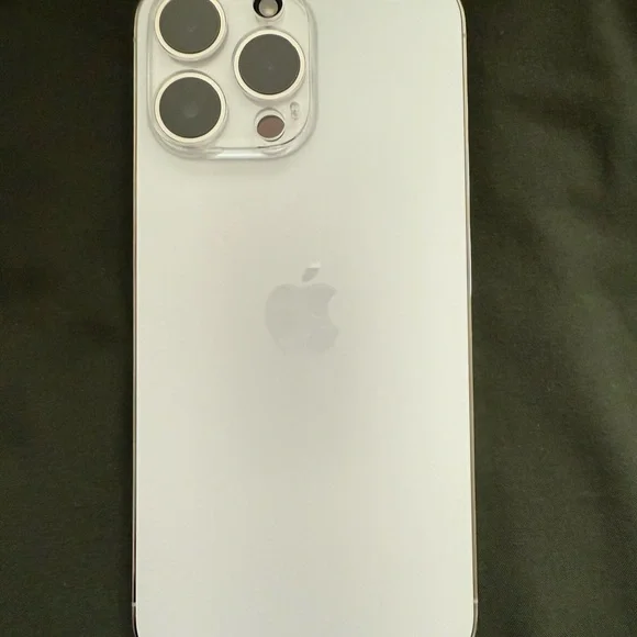 Apple iPhone 13 Pro Max - Silver - Picture 8 of 15